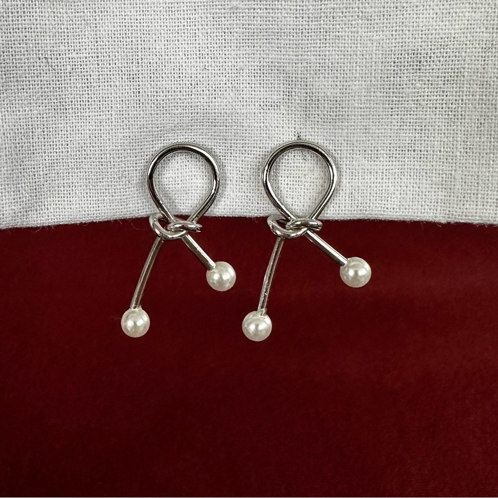 Silver & Pearl Knot Stud Earring